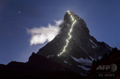 マッターホルン初登頂から150年、登山路に明かり 写真5枚 国際ニュース