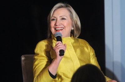 大統領選、決め手は「新車の匂い」？オバマ氏、ヒラリー氏を絶賛