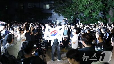 韓国・前代未聞の「投票用紙不足」で深夜の猛抗議…激怒する住民とユーチューバー、大混乱を招いた「不正選挙」陰謀論の火種