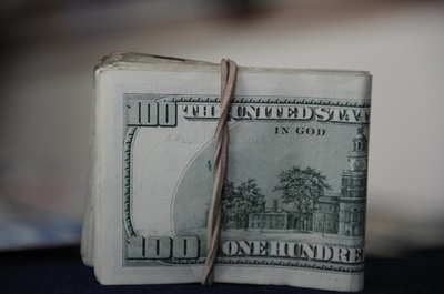 740万円の落とし物を上司に報告、警官を表彰 エクアドル