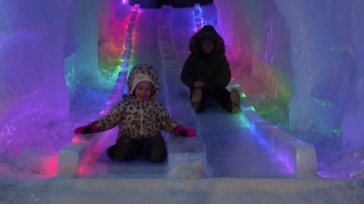 動画:「氷の城」で真冬をエンジョイ! 米ニューハンプシャー