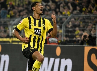 ドルトムントが6発大勝 バイエルン抑え暫定首位