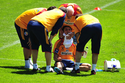 ルーマニア代表のマリカ 頭部を負傷し病院へ搬送