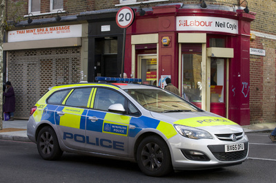 7歳の女の子殺害で15歳少女を訴追、英国