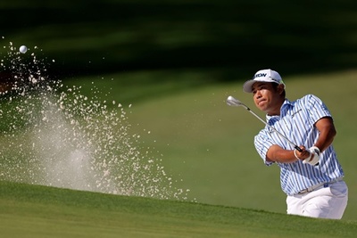 松山は10位タイ、首位と8打差に後退 マスターズ