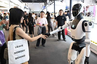 深センに世界初のロボット6Sショップ誕生