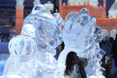 ハルビンの氷雪観光、外国語ガイドが大忙し