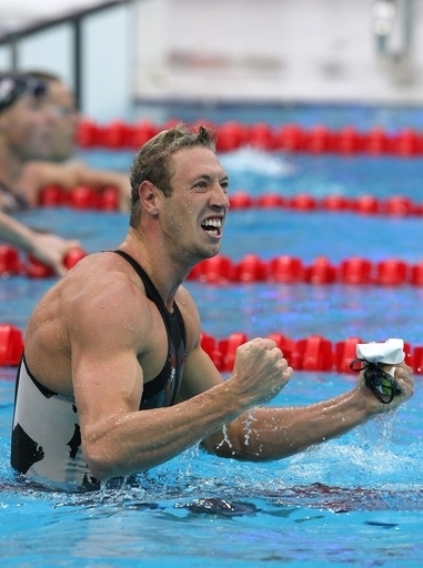 ベルナール 男子100メートル自由形で金メダル獲得