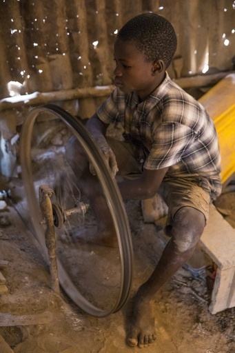「貧困の中の子供たち」