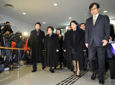 金大中氏夫人ら弔問で訪朝、正恩氏との会談あるか