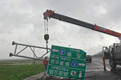 台風15号直撃、台湾で2人死亡
