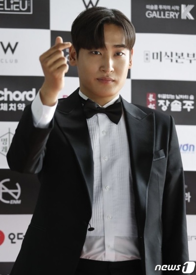 隣の部屋も、前の部屋も“哀切”…韓国のカラオケで今年最も多く歌われた曲