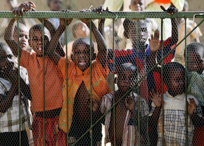 チャド子ども誘拐未遂事件、子どもたちが両親らと面会