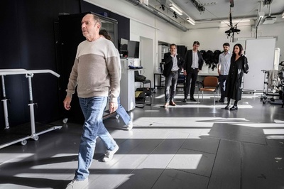 パーキンソン病歴30年の男性、脊髄電気刺激で歩行回復 スイス研究