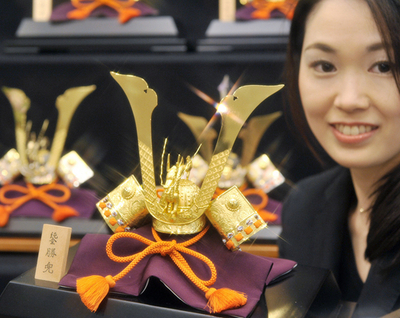 豪華！純金の兜お披露目