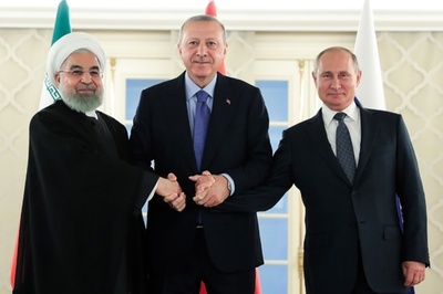 トルコ、シリア情勢めぐりロシア・イランと3か国首脳会談