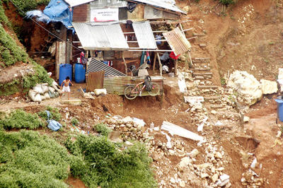 台風13号、フィリピンで14人死亡 中国南部へ