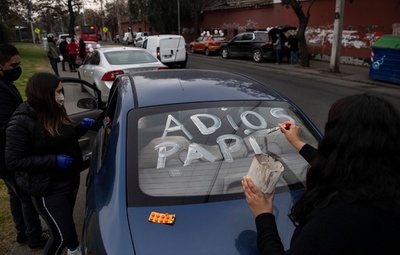 チリのコロナ死者、1万人超える 