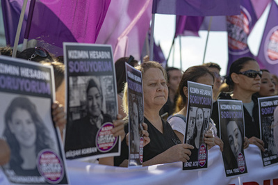 配偶者・元配偶者による女性殺害、1日で7件 トルコ