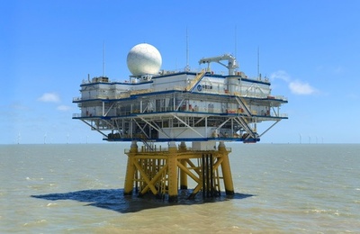 中国初の気象レーダー搭載洋上変電所の設置作業が完了