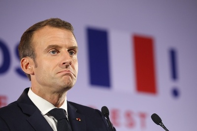 マクロン仏大統領の支持率、25％に低下 世論調査