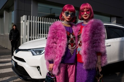 「グッチ」18/19年秋冬、ショー会場に集まるゲストも個性的