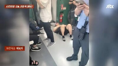 通勤ラッシュの悪夢…ソウル地下鉄の通路で大の字で爆睡する男、乗客の怒り爆発「モラルのかけらもない」