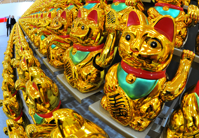 招き猫ずらり並べて「福よ来い」？独美術展の楽しい個性派アート