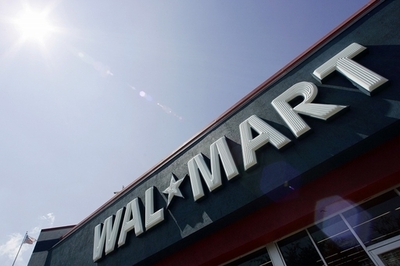 米ウォルマートで買物客がヘビにかまれる
