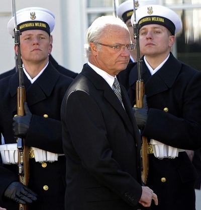 スウェーデン国王、風俗店訪問疑惑などスキャンダル報道を否定