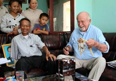 ベトナム戦争時に腕切断、骨を本人に返還 数十年ぶりの再会