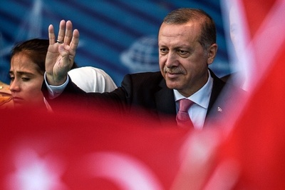 トルコの元外交官3人逮捕、クーデター未遂の捜査 与党指導部にも