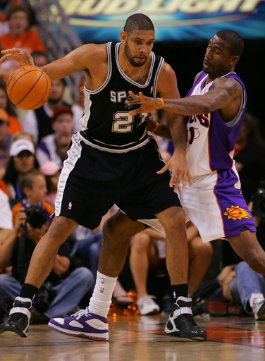 ＜06-07NBA プレーオフ＞スパーズ サンズとの接戦を制しプレーオフ準決勝初戦を白星で飾る - 米国