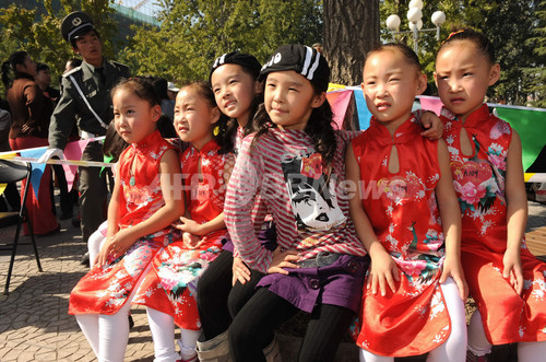 双子や3つ子 4つ子も多数 北京で双子祭り開催 写真10枚 ファッション ニュースならmode Press Powered By Afpbb News