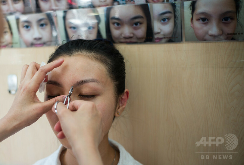 眉毛を抜いて運勢アップ 香港の人相占い 写真12枚 国際ニュース Afpbb News