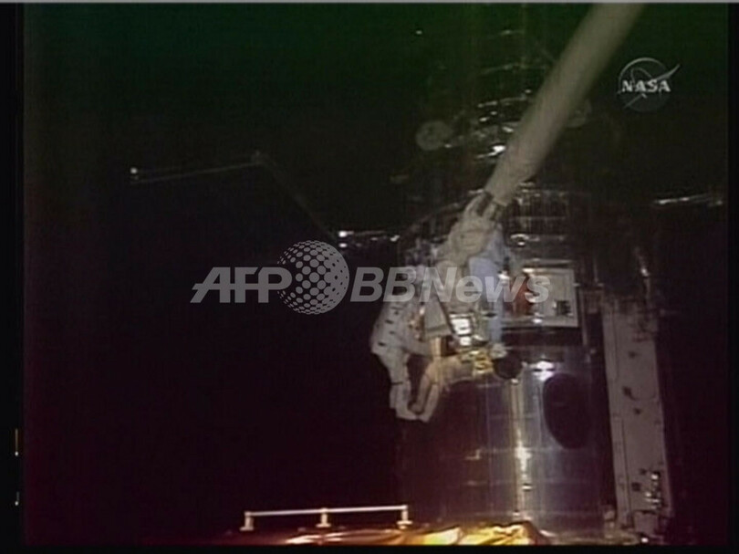 ハッブル宇宙望遠鏡、新型カメラへの交換に成功