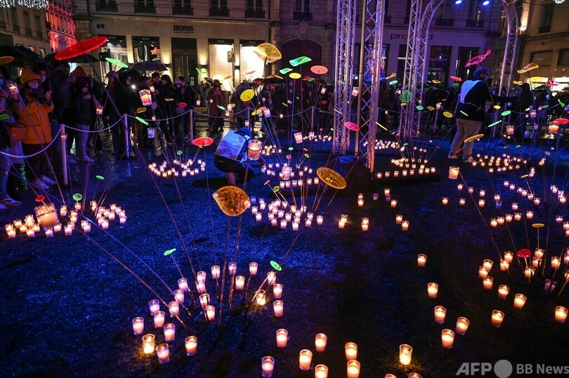仏リヨンで「光の祭典」 街全体がライトアップ