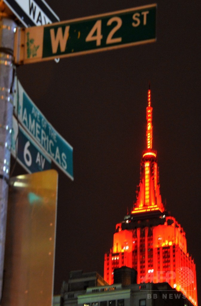 エンパイアステートビルが「共和党色」に、米ニューヨーク