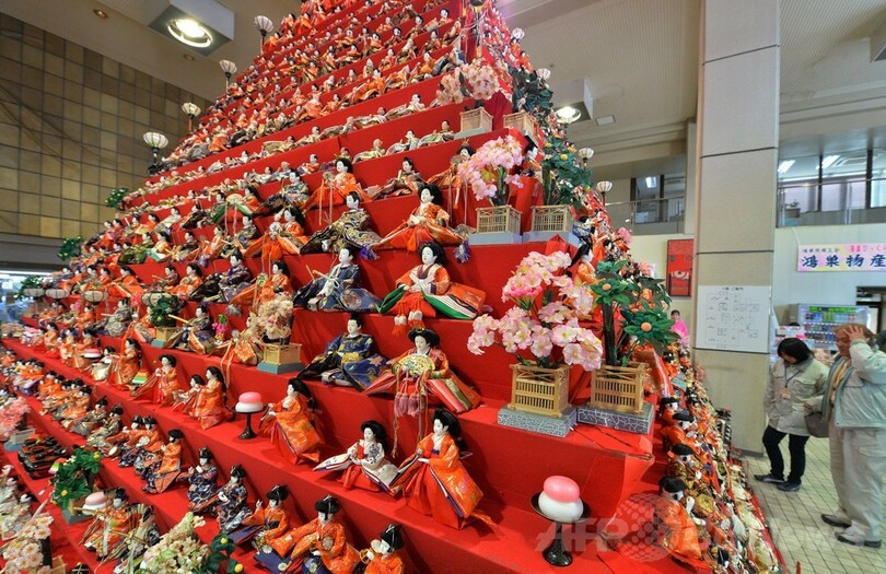 高さ7mの「ピラミッドひな壇」、埼玉・鴻巣