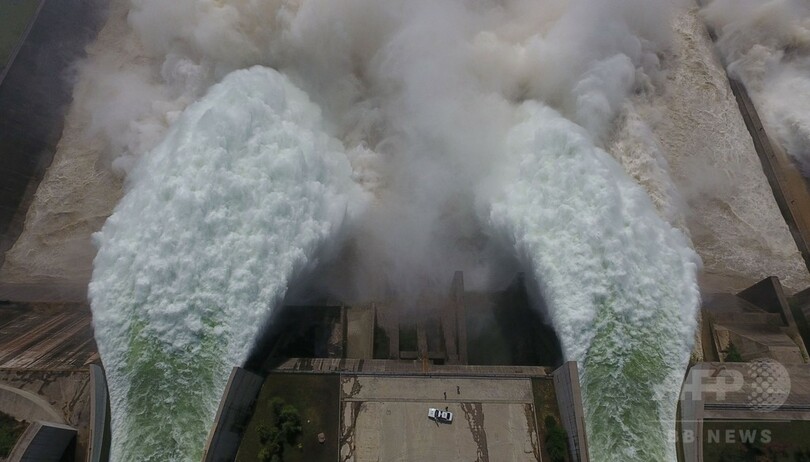 大迫力！ ドローンが撮影したダムの放水 中国・河南省