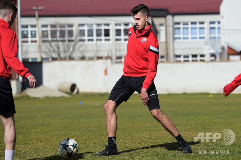 セルビア人サッカー選手、コソボU-19代表入りで攻撃の的に