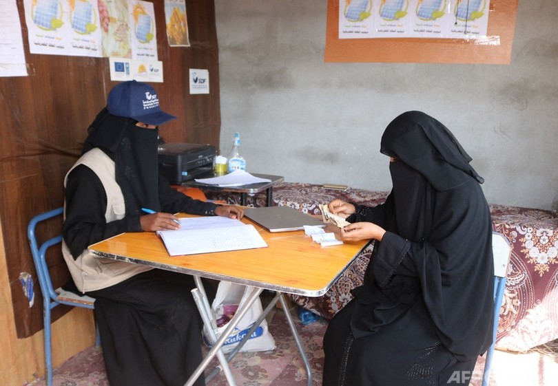 女性だけの太陽光発電所 イエメン内戦に苦しむ家々に光