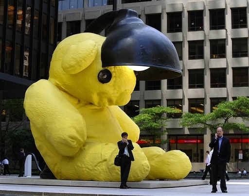 NYのど真ん中に巨大テディベア現る 写真5枚 国際ニュース：AFPBB News