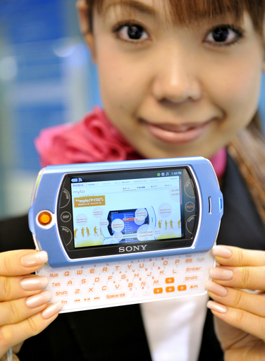 手軽にインターネット、新専用端末「mylo COM-2」発売へ 写真4枚 国際