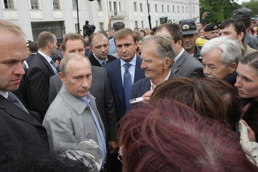 プーチン首相 ペン放り出して財閥社長を震え上がらせる 写真6枚 国際ニュース Afpbb News