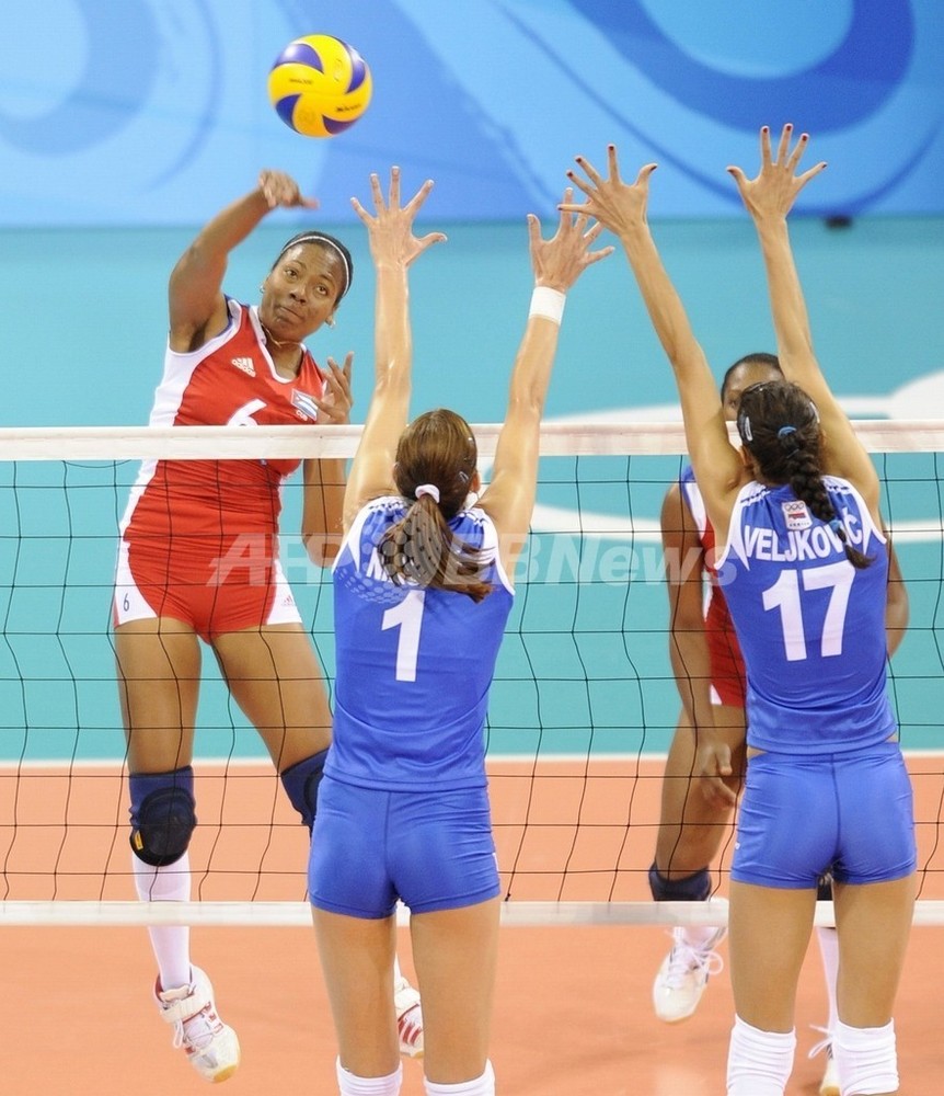 女子キューバ セルビアにストレート勝ちで準決勝へ 写真4枚 国際