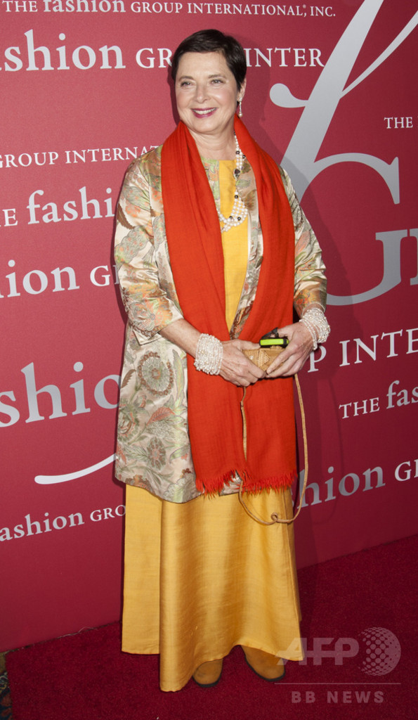 イザベラ・ロッセリーニ、「広告塔として息が長いのはモデルより女優」