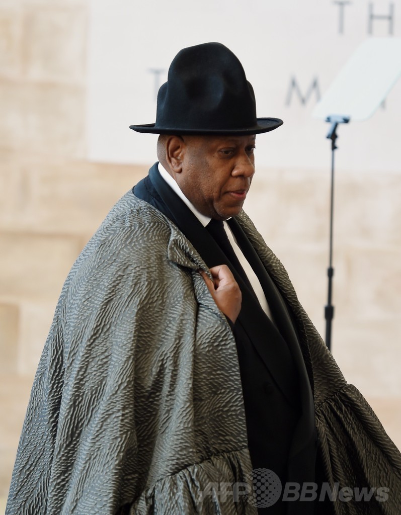 オバマ夫人がテープカット、アナ・ウィンター・コスチューム・センター開館式