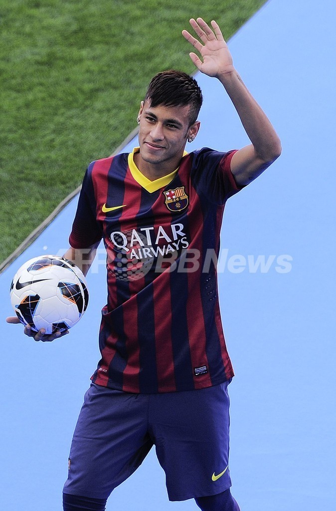 ネイマールがFCバルセロナと5年契約 写真20枚 ファッション ニュース