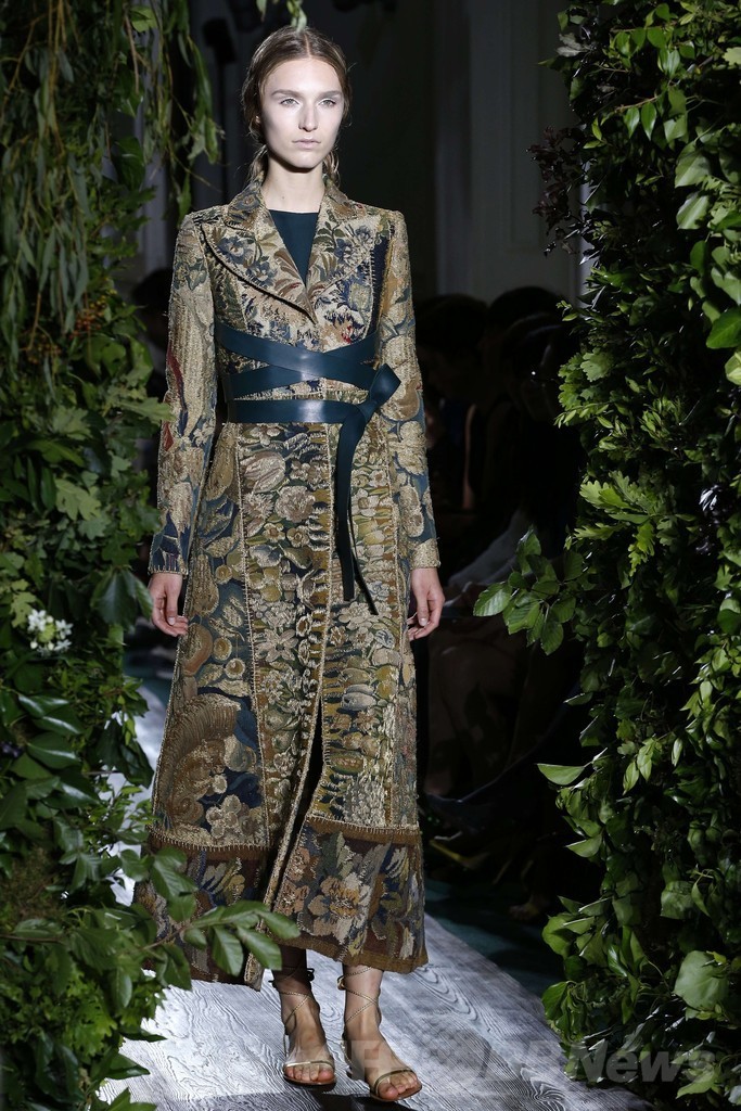 古き良き芸術を現代風にアレンジ、「ヴァレンティノ」14/15年秋冬オートクチュール